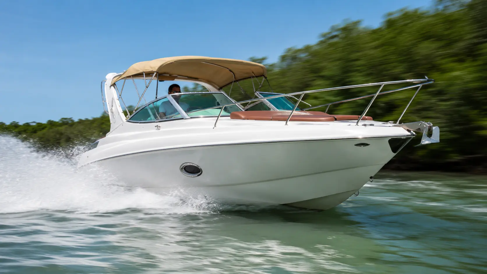 Triton 270 navegando